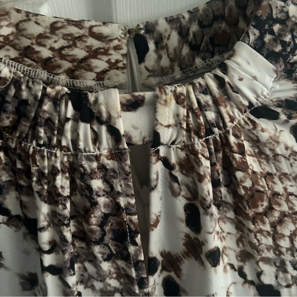 Worthington Short Sleeve Snakeskin Print Top w/ Back Zip Closure, Medium, EUC - Picture 3 of 5